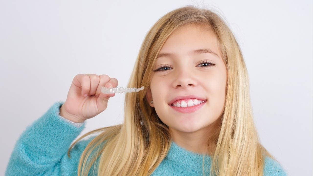 Invisalign teen αόρατα διαφανή σιδεράκια για παιδιά και εφήβους.